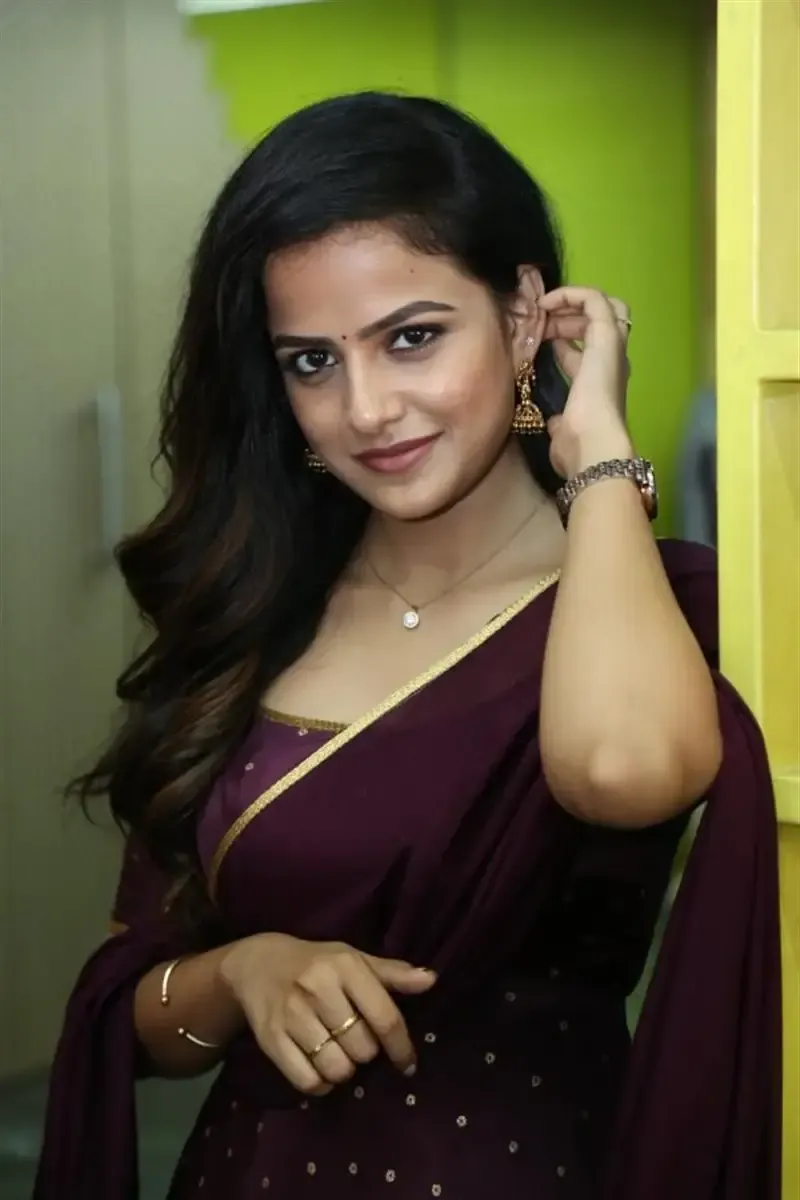 Indian Actress Vaishnavi Chaitanya Images In Marron Saree